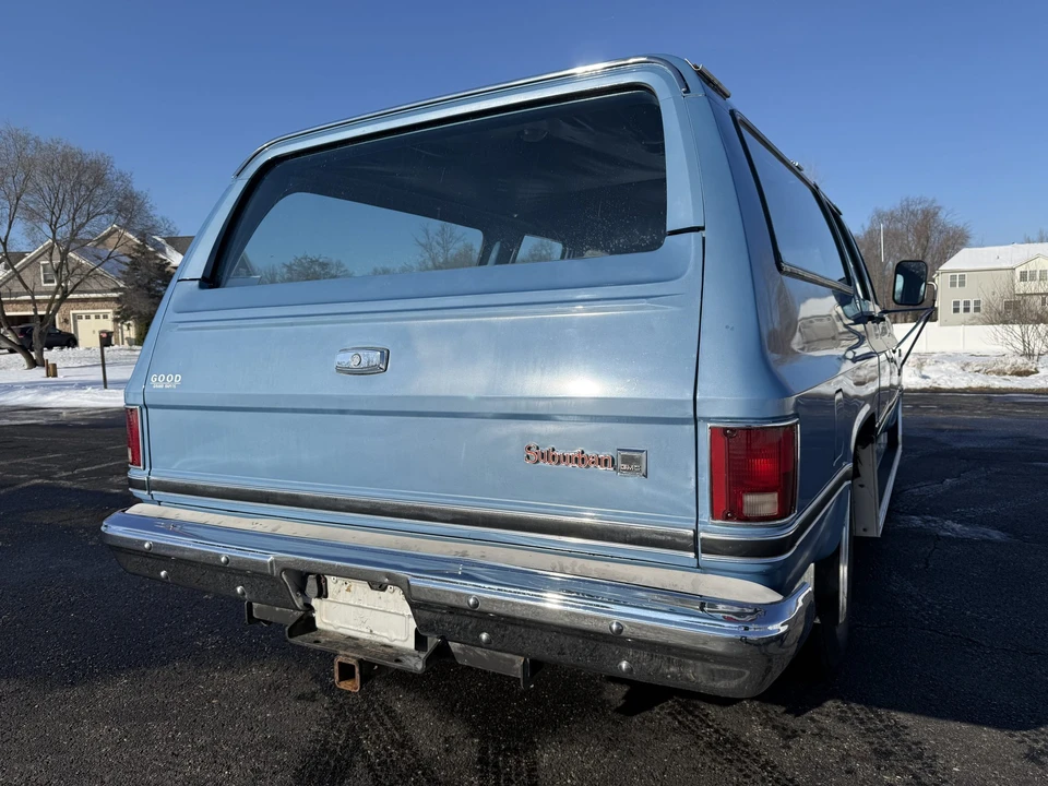 1985 GMC Suburban 7th Gen - Image 21 of 31