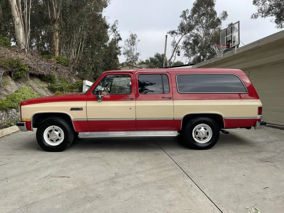 1985 GMC Suburban 7th Gen - Image 3 of 31