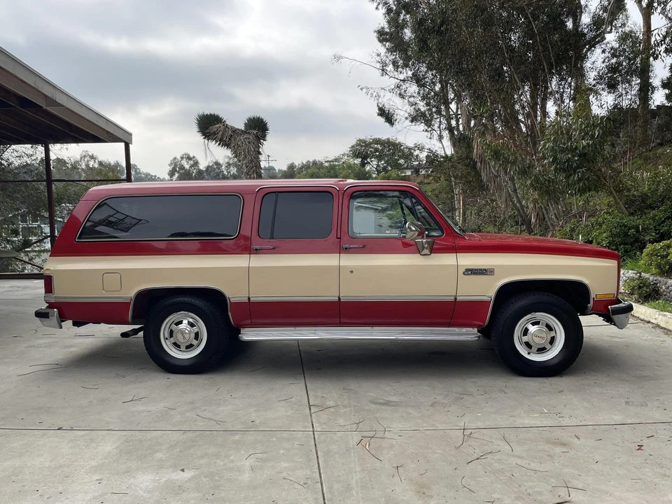 1985 GMC Suburban 7th Gen - Image 9 of 31