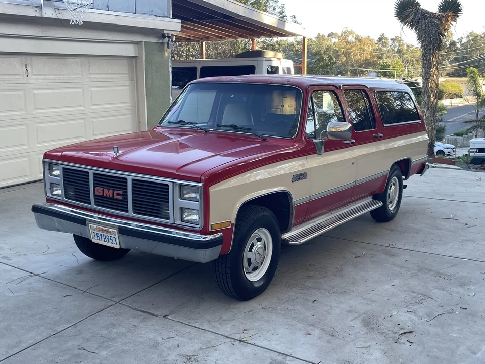 1985 GMC Suburban 7th Gen - Image 2 of 31