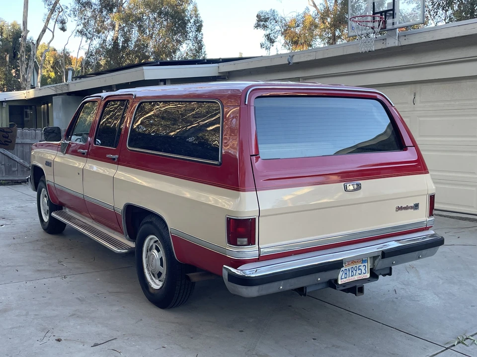 1985 GMC Suburban 7th Gen - Image 5 of 31