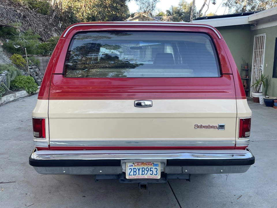 1985 GMC Suburban 7th Gen - Image 7 of 31