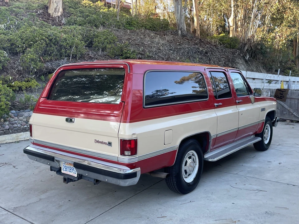 1985 GMC Suburban 7th Gen - Image 8 of 31