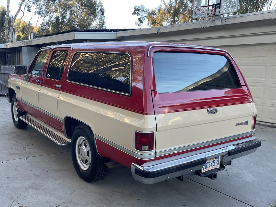 1985 GMC Suburban 7th Gen - Image 4 of 31