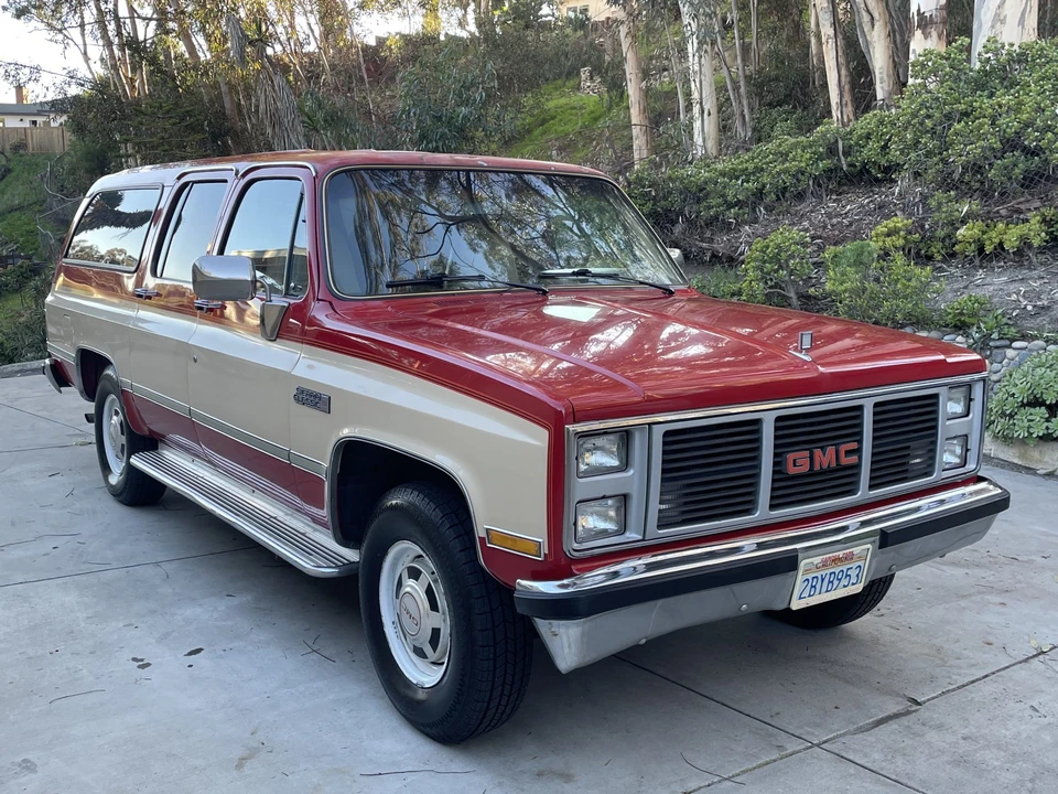1985 GMC Suburban 7th Gen - Image 10 of 31