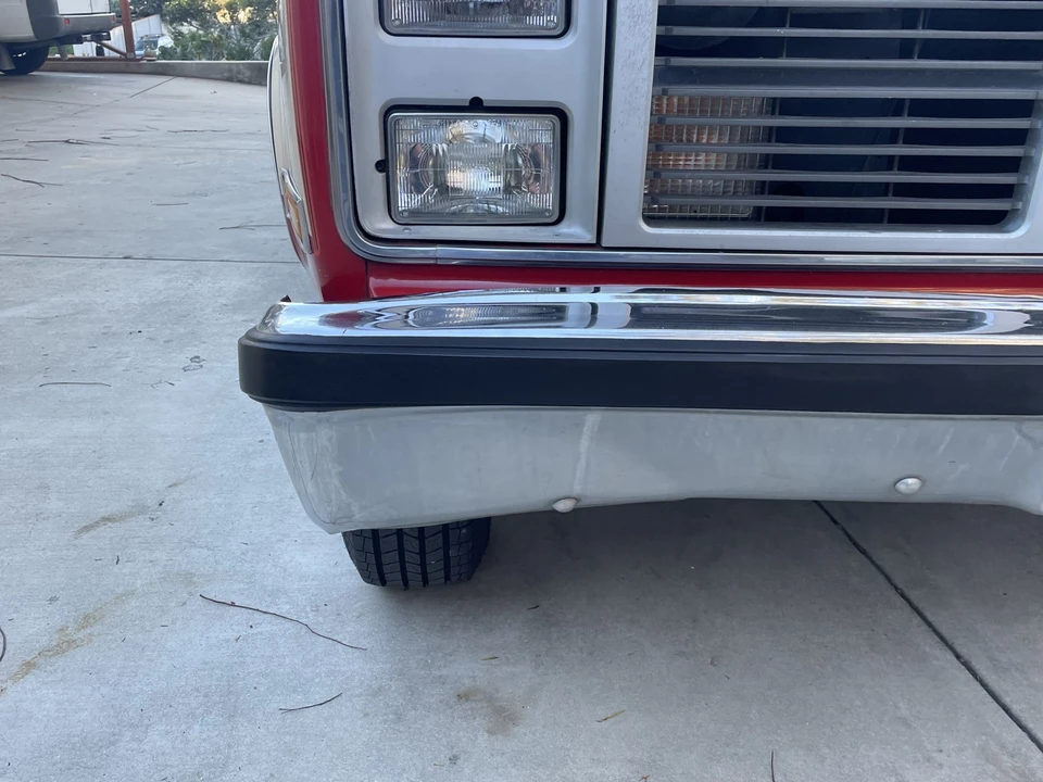 1985 GMC Suburban 7th Gen - Image 15 of 31