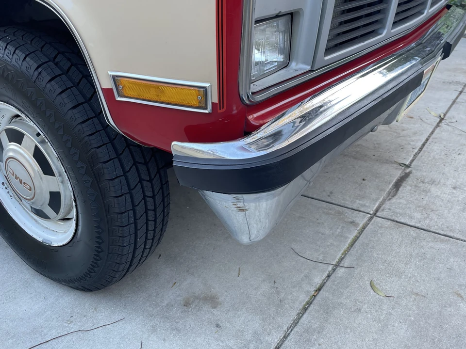 1985 GMC Suburban 7th Gen - Image 14 of 31