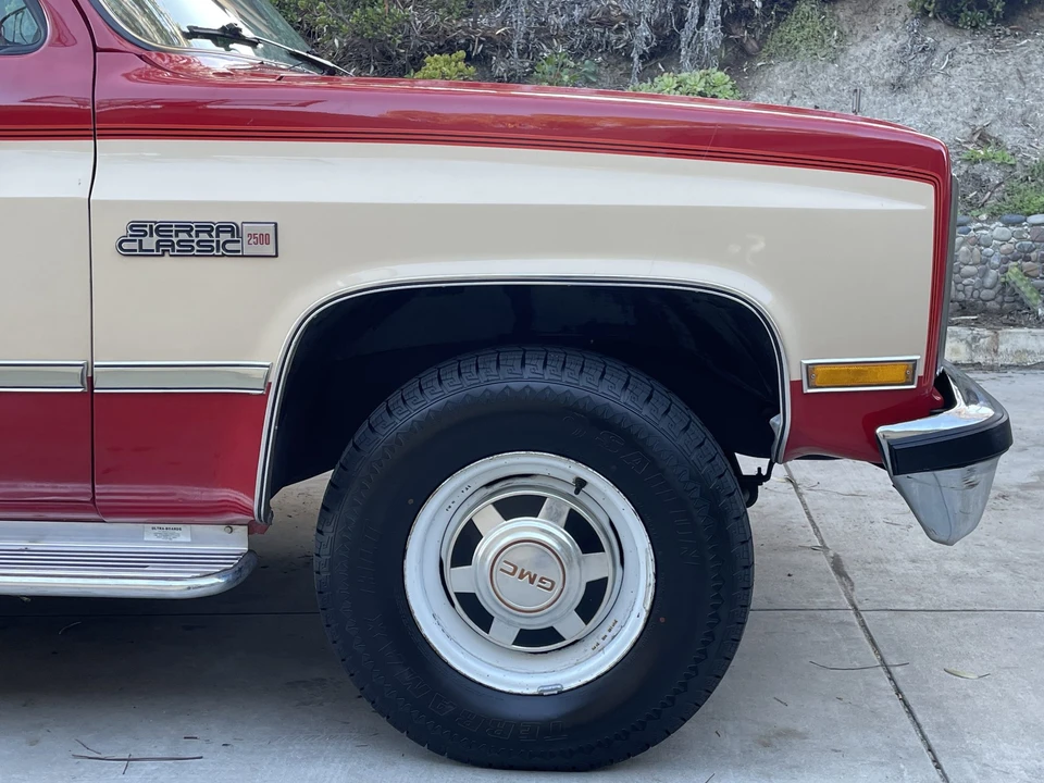 1985 GMC Suburban 7th Gen - Image 27 of 31