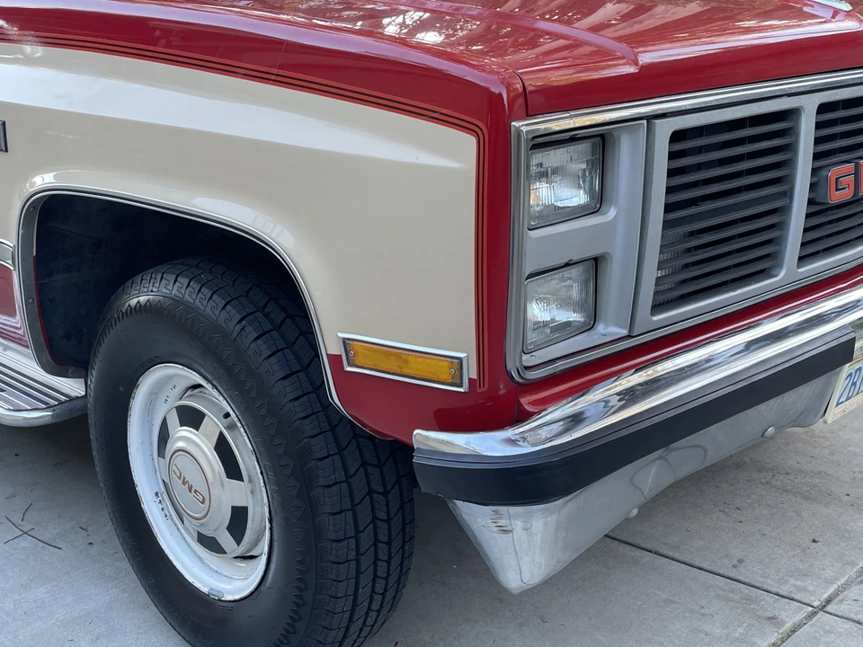 1985 GMC Suburban 7th Gen - Image 13 of 31