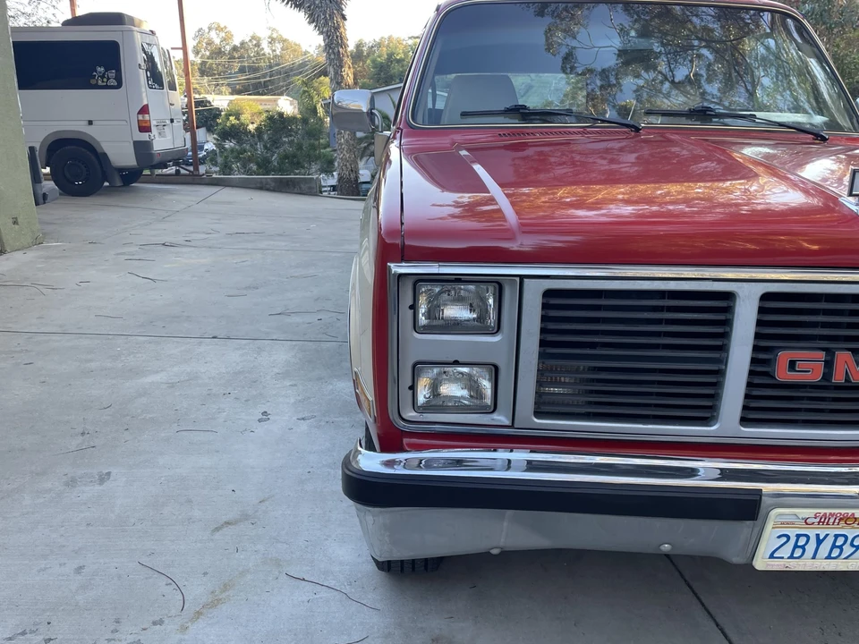 1985 GMC Suburban 7th Gen - Image 16 of 31
