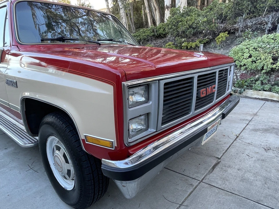 1985 GMC Suburban 7th Gen - Image 12 of 31