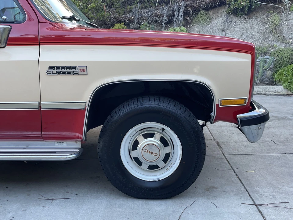 1985 GMC Suburban 7th Gen - Image 29 of 31