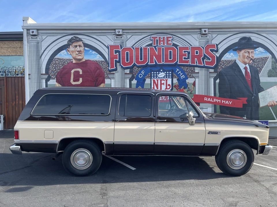 1985 GMC Suburban 7th Gen - Image 5 of 31
