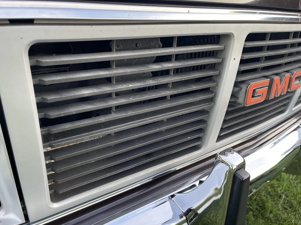 1985 GMC Suburban 7th Gen - Image 31 of 31