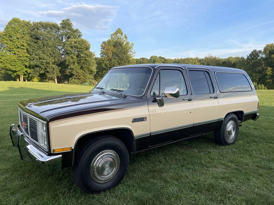 1985 GMC Suburban 7th Gen - Image 15 of 31