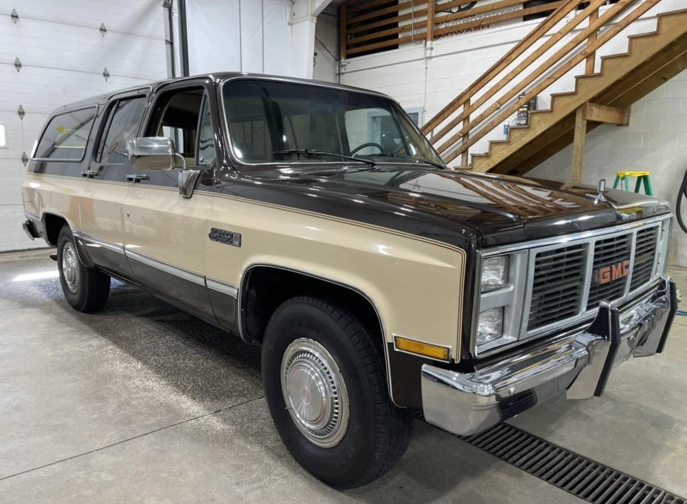 1985 GMC Suburban 7th Gen - Image 19 of 31