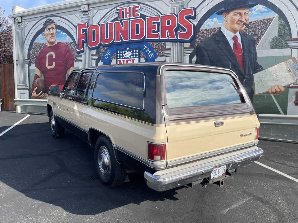 1985 GMC Suburban 7th Gen - Image 8 of 31