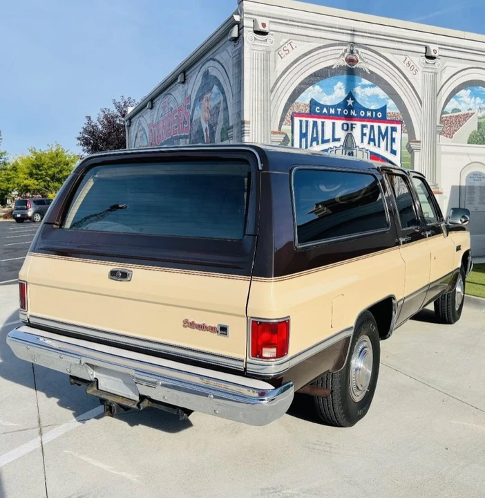 1985 GMC Suburban 7th Gen - Image 7 of 31