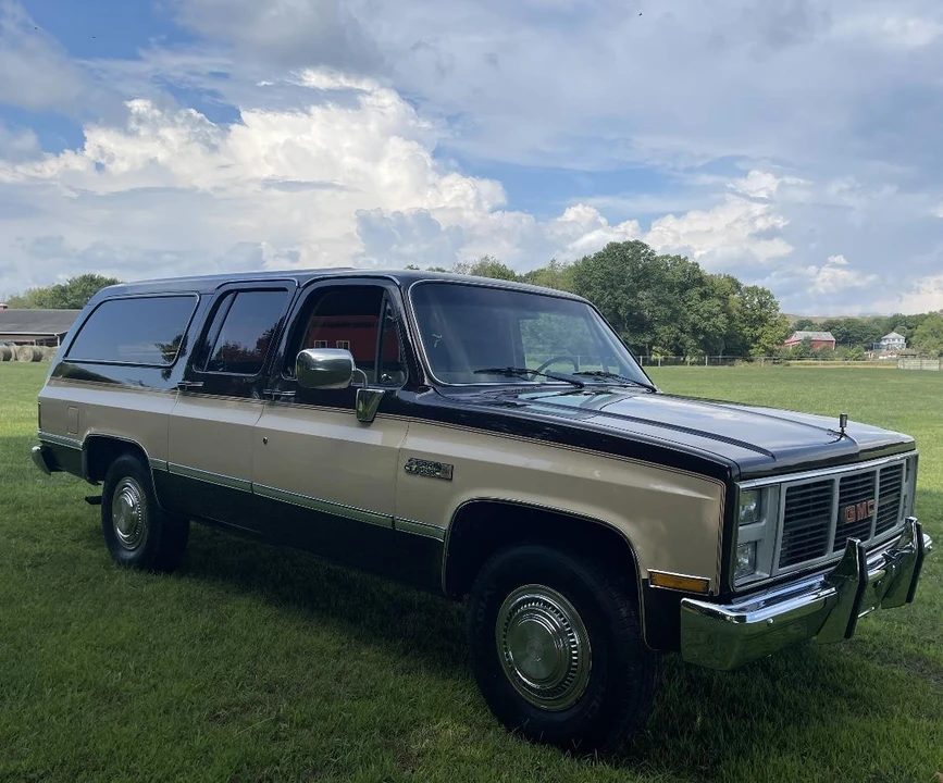 1985 GMC Suburban 7th Gen - Image 23 of 31