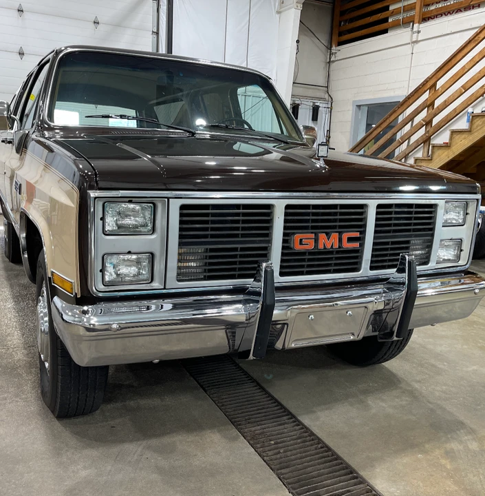 1985 GMC Suburban 7th Gen - Image 30 of 31
