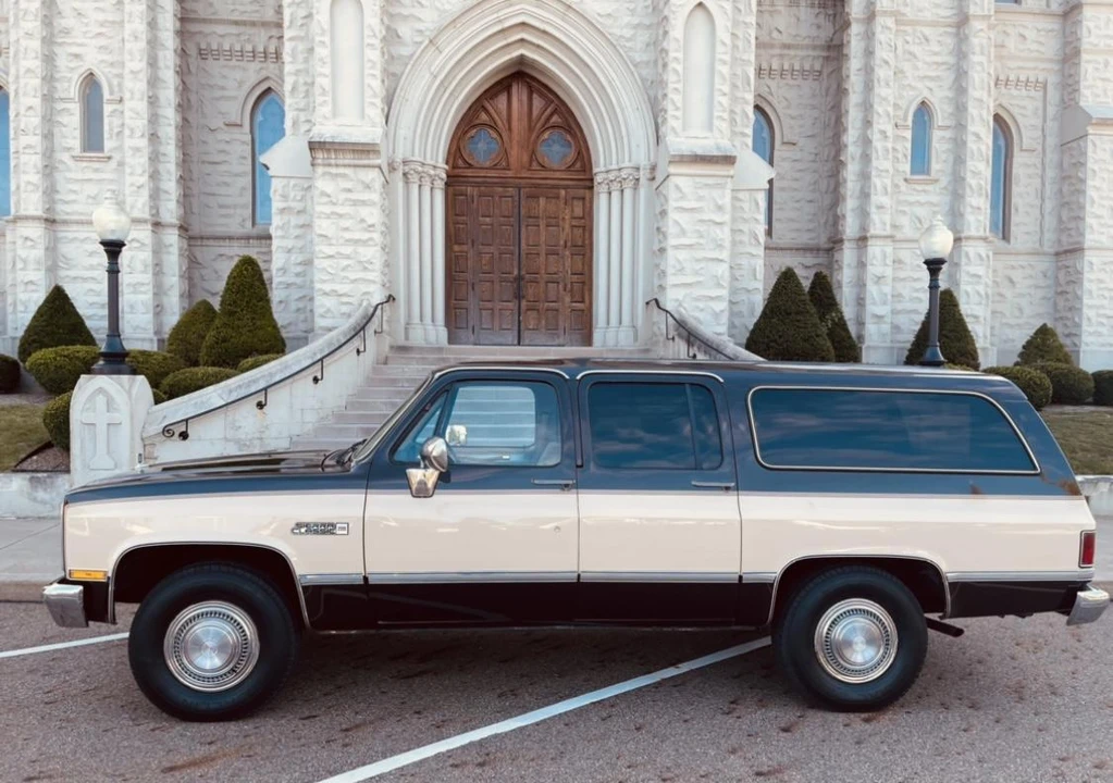 1985 GMC Suburban 7th Gen - Image 27 of 31
