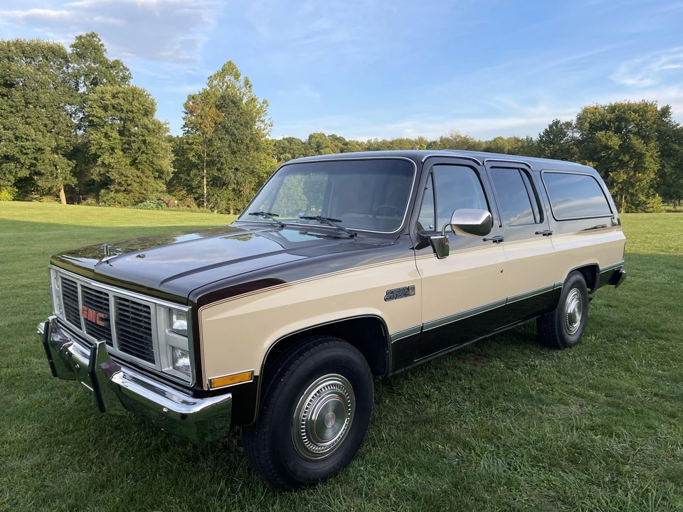 1985 GMC Suburban 7th Gen - Image 16 of 31
