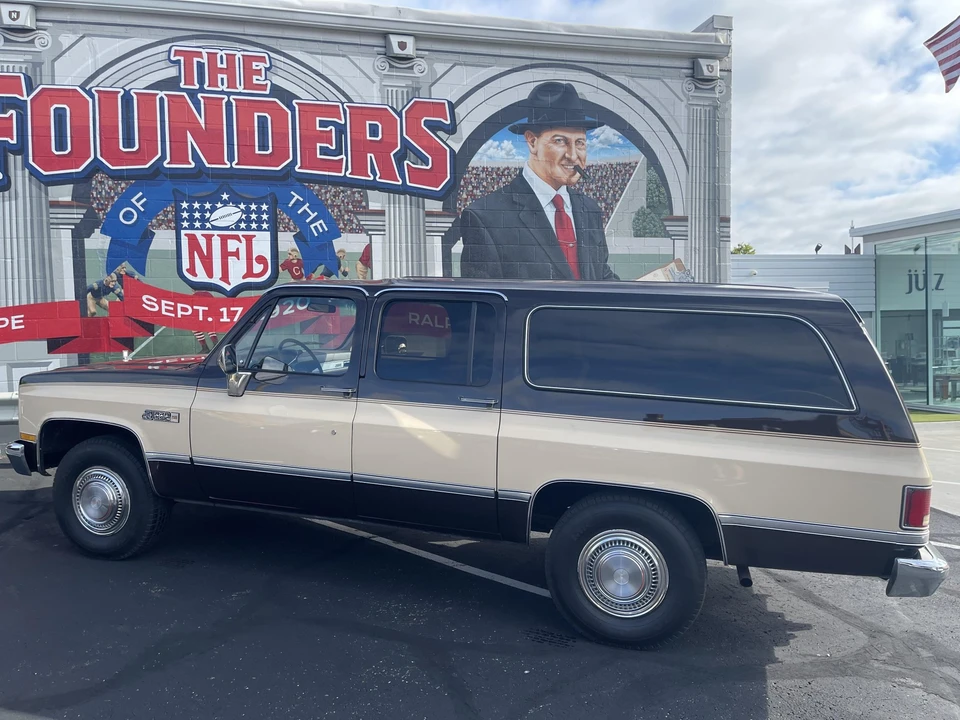 1985 GMC Suburban 7th Gen - Image 11 of 31