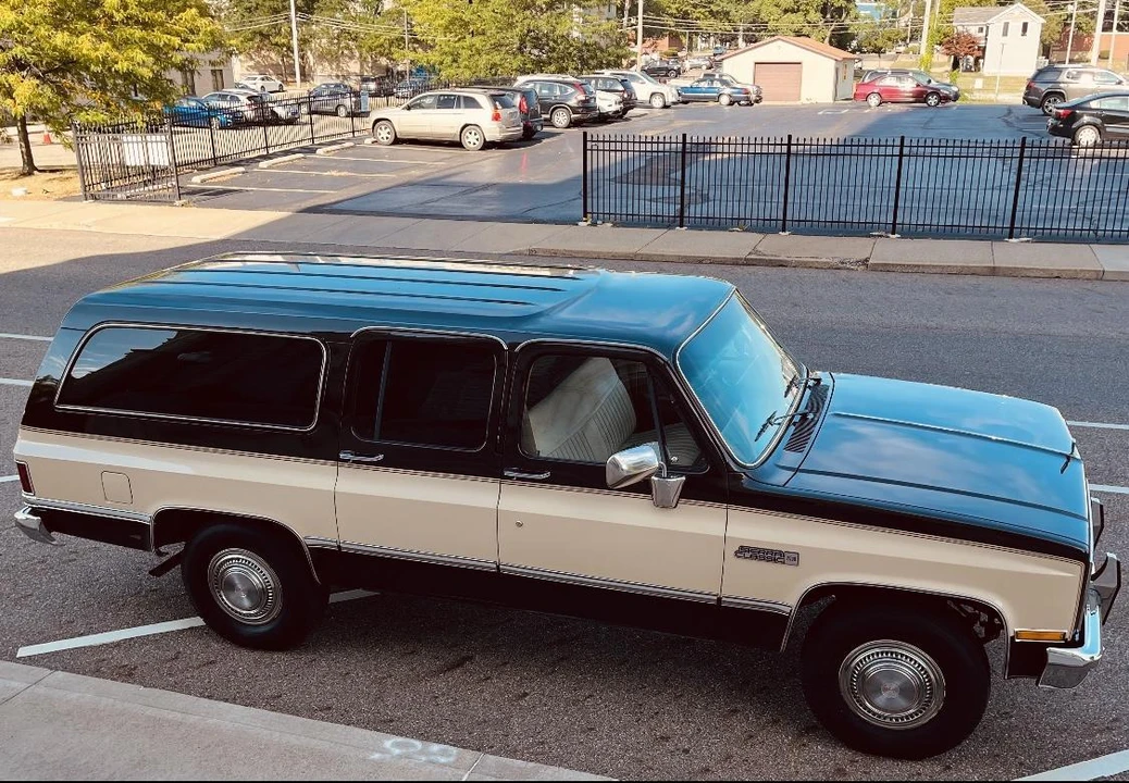 1985 GMC Suburban 7th Gen - Image 24 of 31