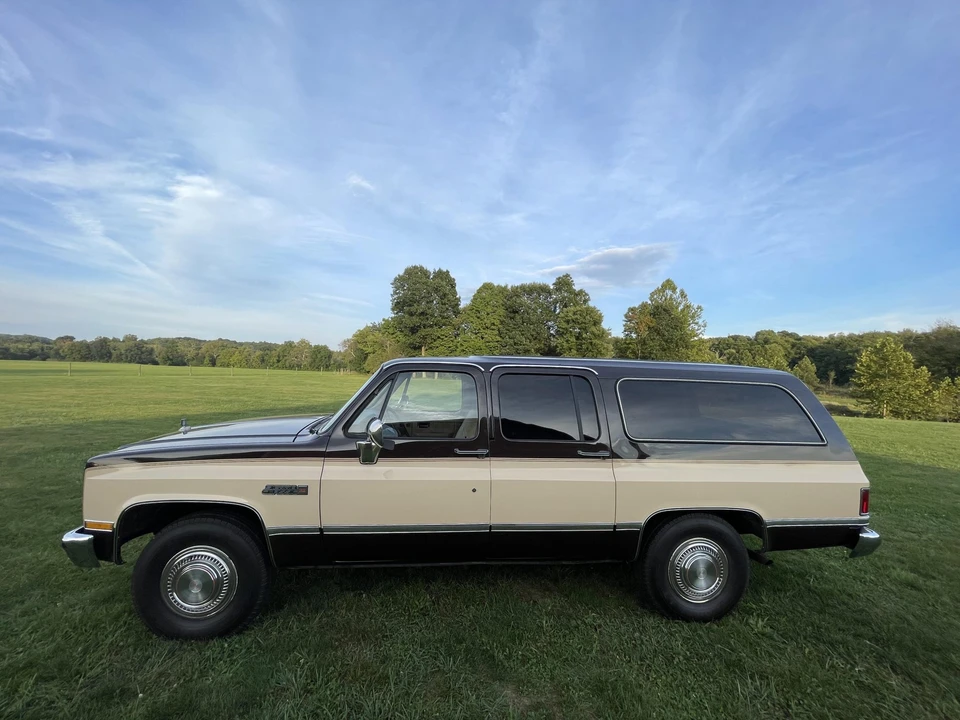 1985 GMC Suburban 7th Gen - Image 28 of 31