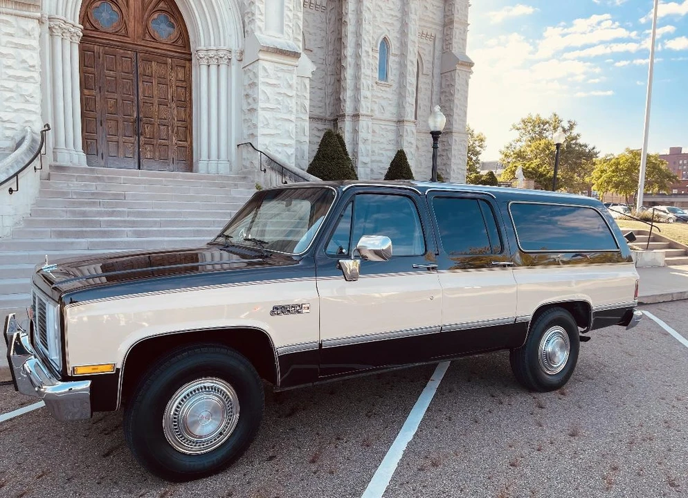 1985 GMC Suburban 7th Gen - Image 14 of 31