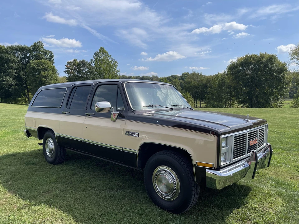 1985 GMC Suburban 7th Gen - Image 21 of 31