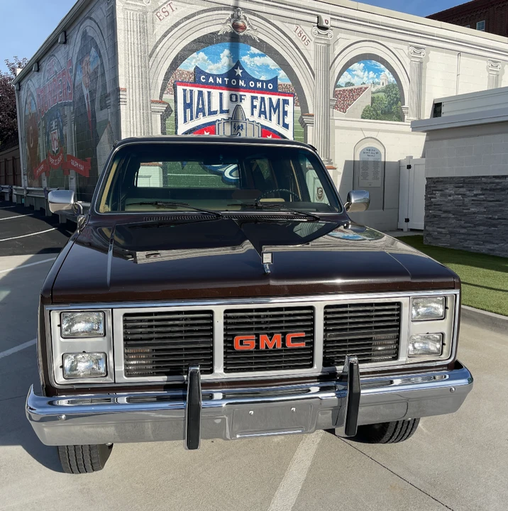 1985 GMC Suburban 7th Gen - Image 3 of 31