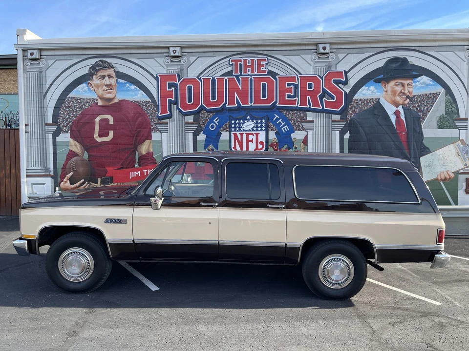 1985 GMC Suburban 7th Gen - Image 12 of 31