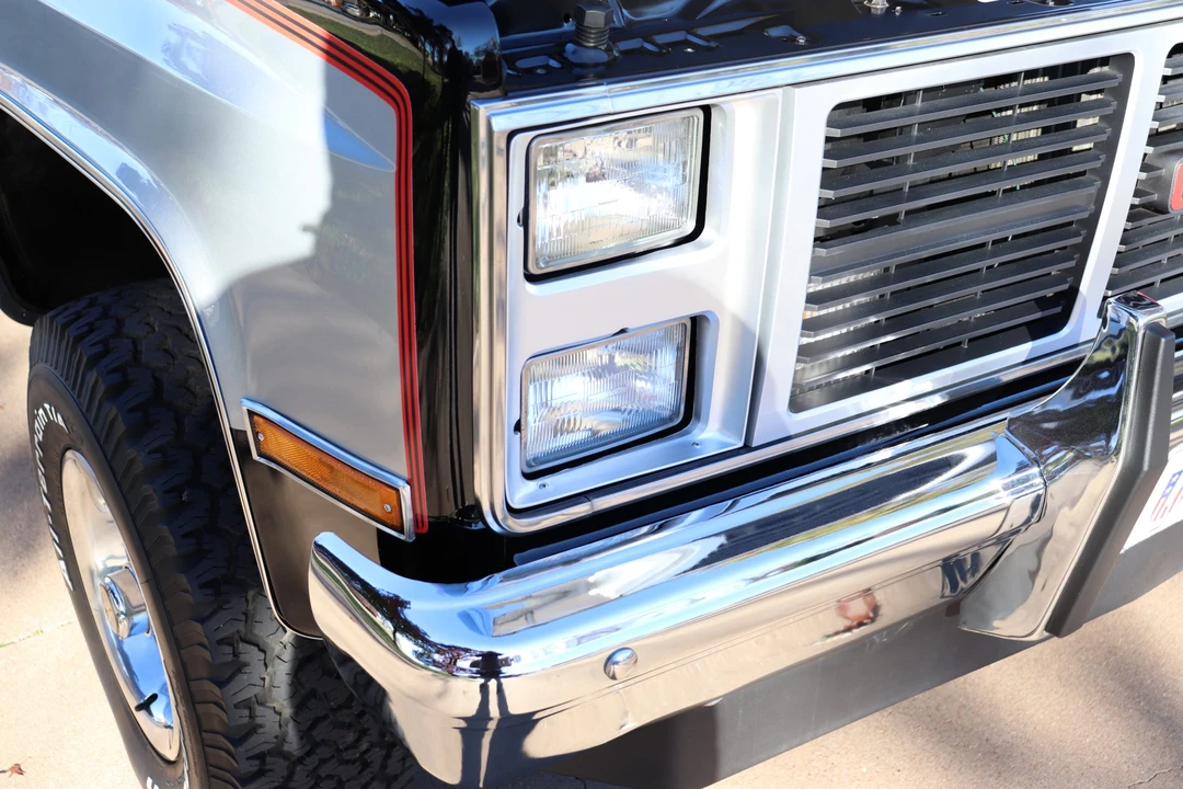 1985 GMC Suburban 7th Gen - Image 23 of 31
