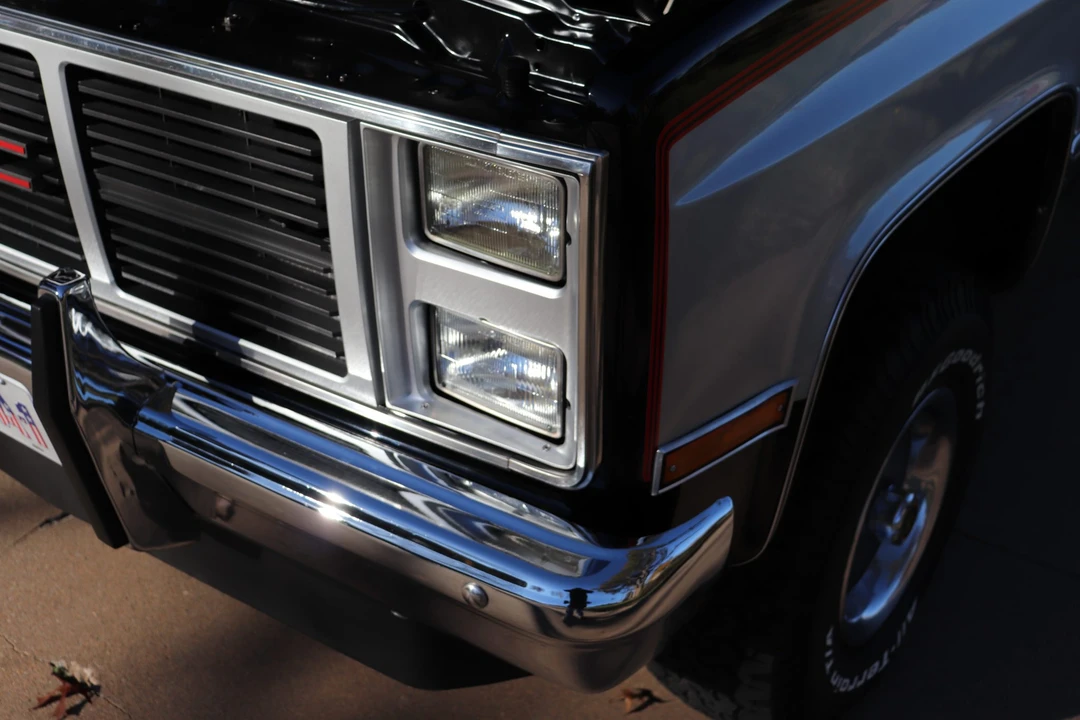 1985 GMC Suburban 7th Gen - Image 27 of 31