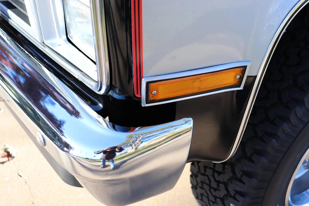 1985 GMC Suburban 7th Gen - Image 30 of 31