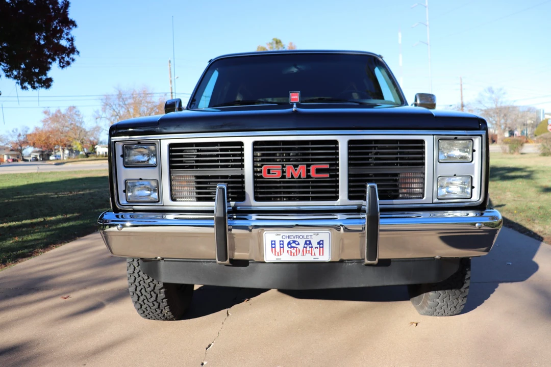 1985 GMC Suburban 7th Gen - Image 19 of 31