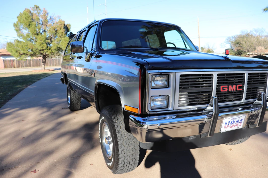 1985 GMC Suburban 7th Gen - Image 17 of 31