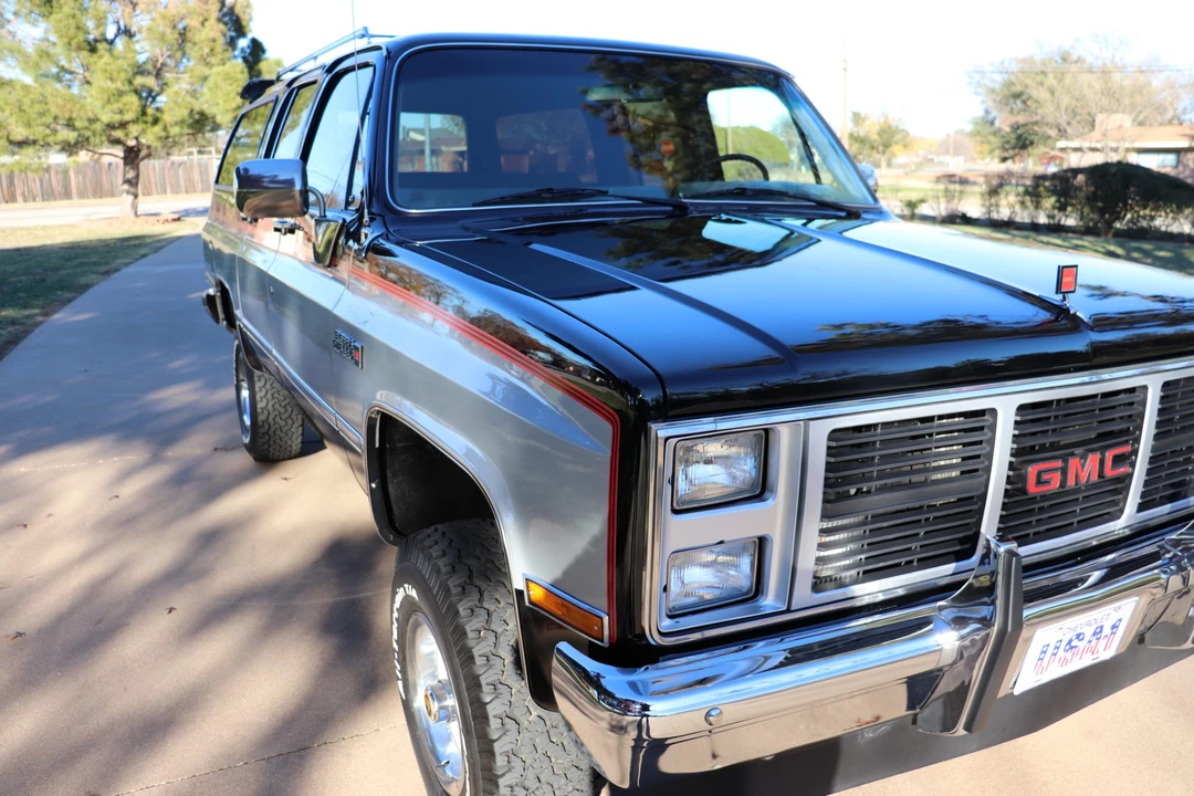 1985 GMC Suburban 7th Gen - Image 18 of 31