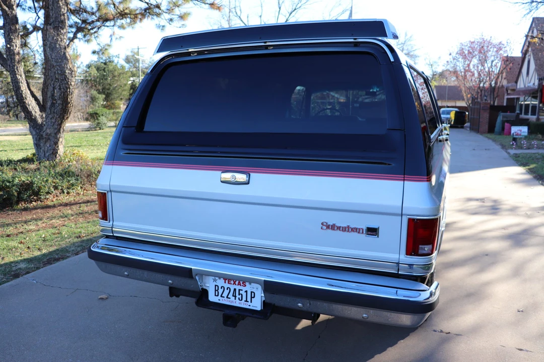 1985 GMC Suburban 7th Gen - Image 9 of 31