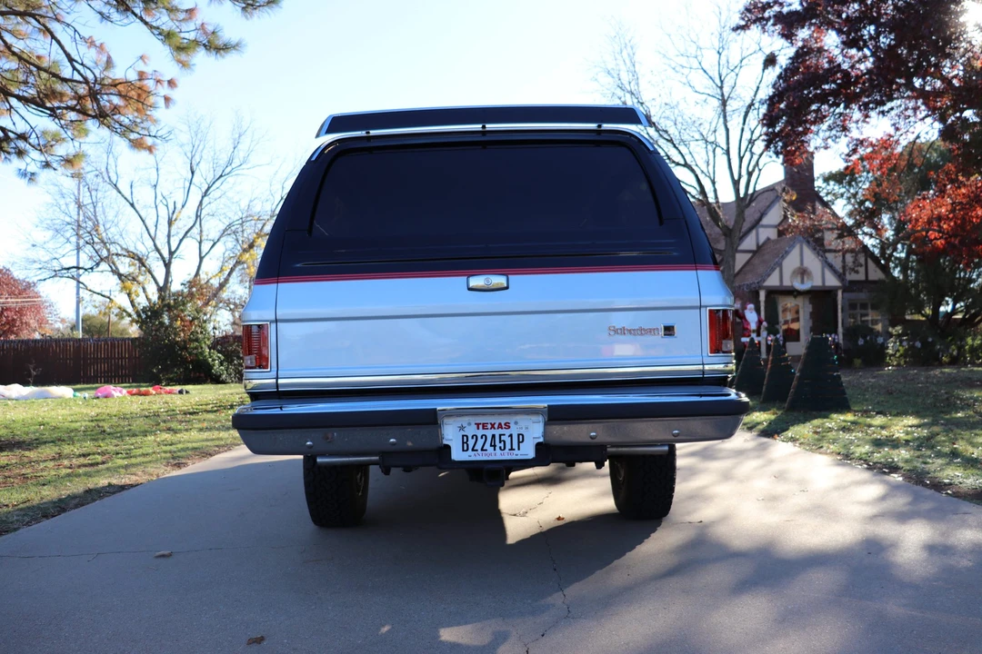 1985 GMC Suburban 7th Gen - Image 8 of 31