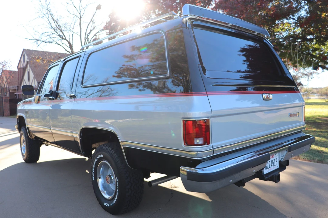1985 GMC Suburban 7th Gen - Image 7 of 31
