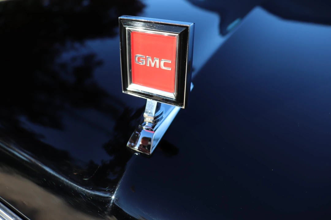 1985 GMC Suburban 7th Gen - Image 22 of 31