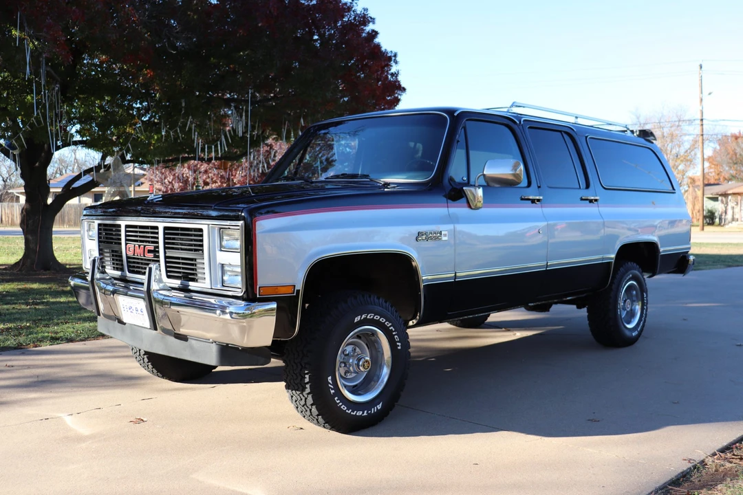 1985 GMC Suburban 7th Gen - Image 3 of 31