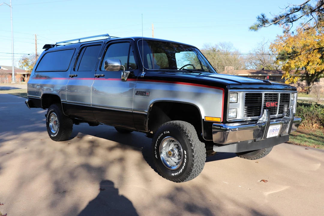 1985 GMC Suburban 7th Gen - Image 15 of 31