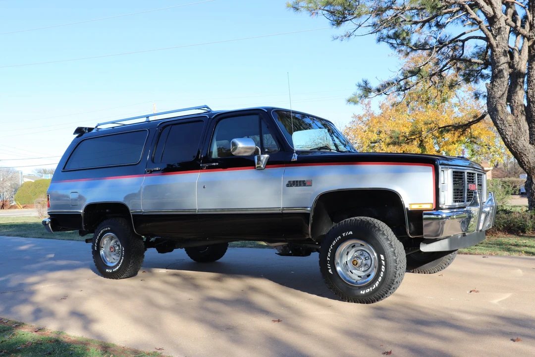 1985 GMC Suburban 7th Gen - Image 14 of 31