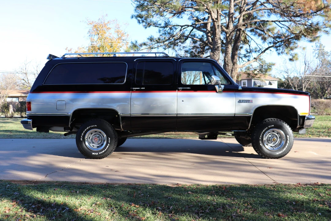 1985 GMC Suburban 7th Gen - Image 13 of 31