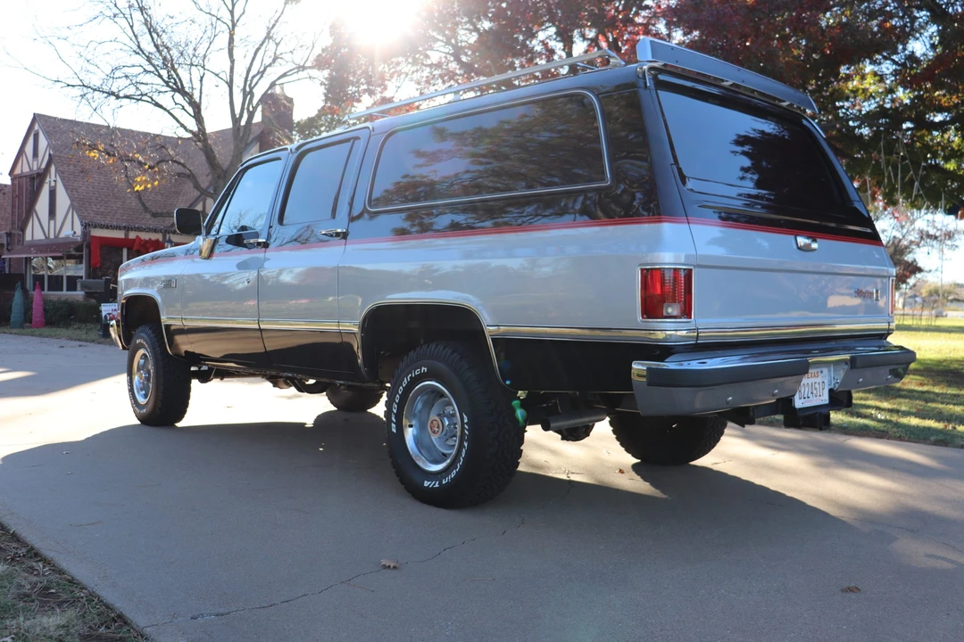 1985 GMC Suburban 7th Gen - Image 6 of 31