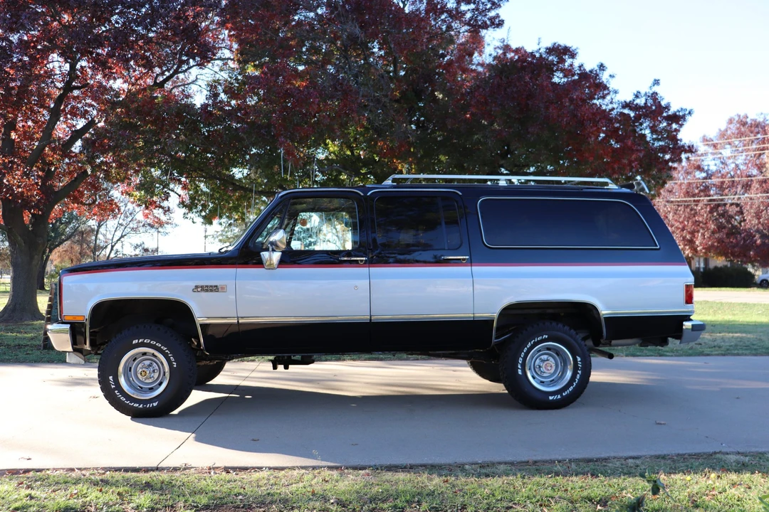 1985 GMC Suburban 7th Gen - Image 5 of 31
