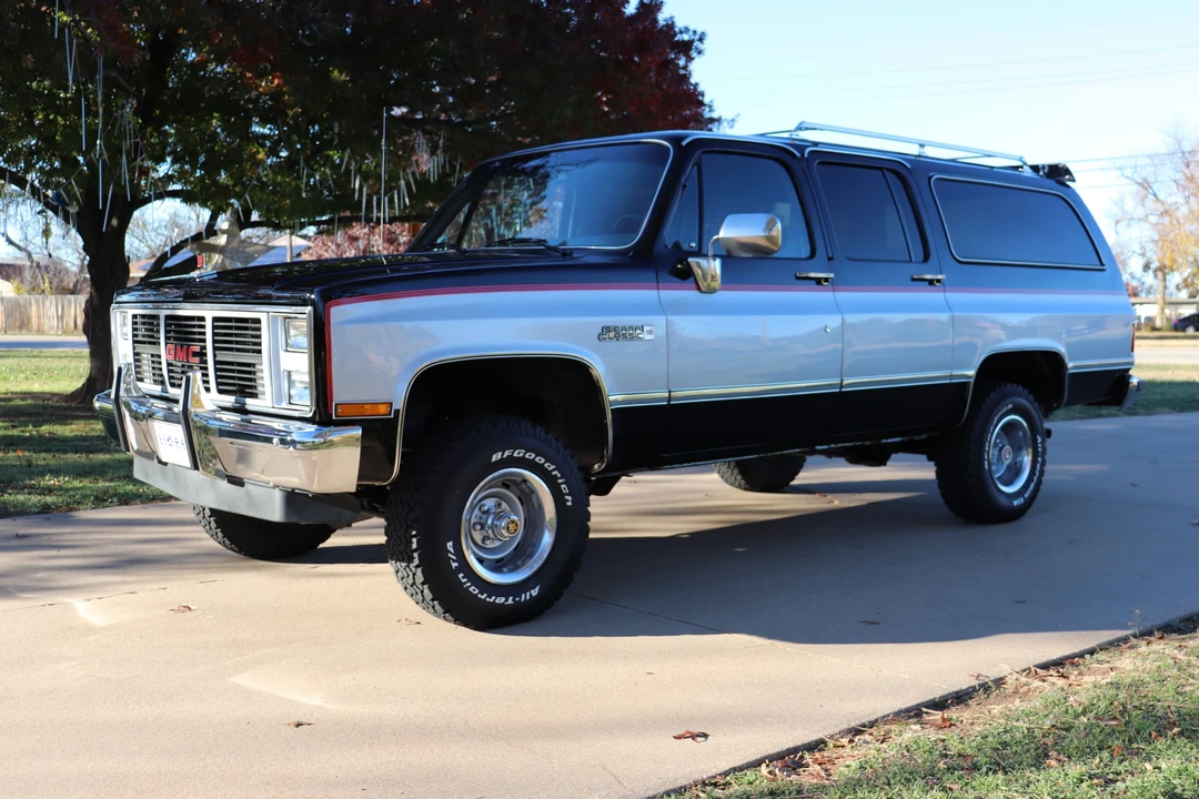 1985 GMC Suburban 7th Gen - Image 4 of 31